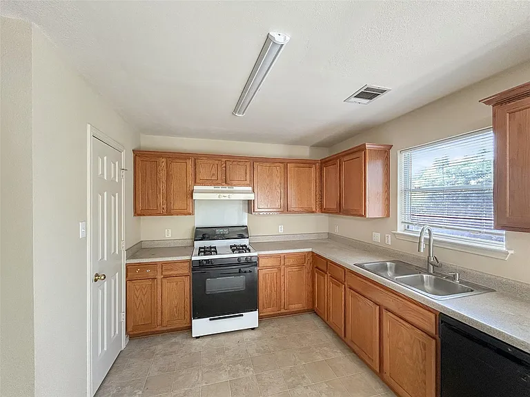 1503 Catalina Dr — Photo 5