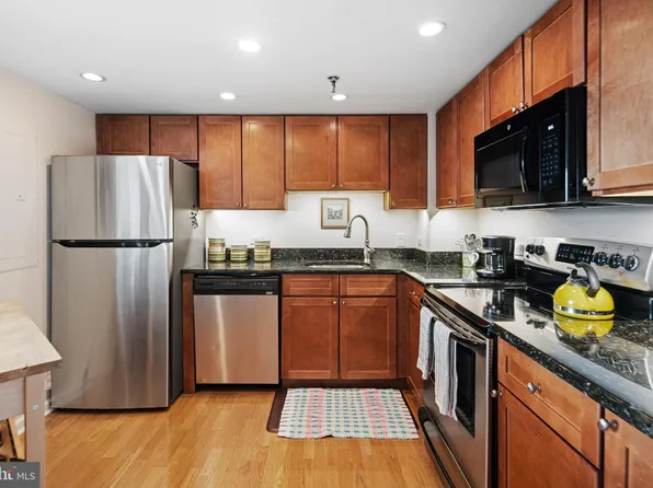 2001 Hamilton St APT 909, Philadelphia, PA 19130
