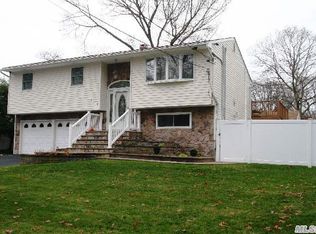 326 Deer Rd, Ronkonkoma, NY 11779