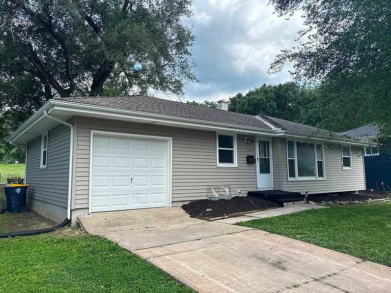 10209 Fremont Ave — Photo 1