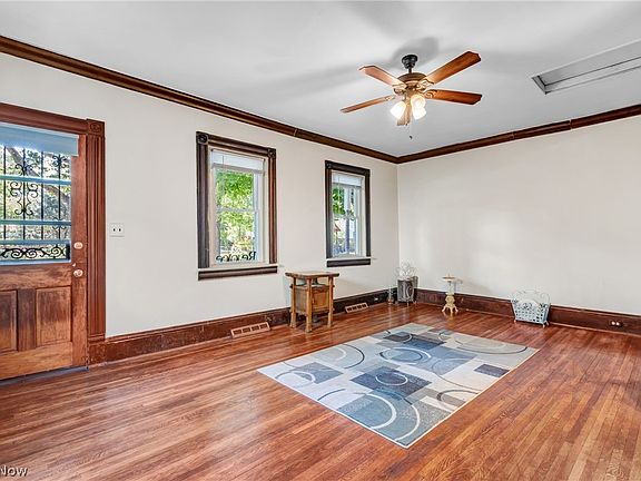 5th image of 1886 W 47th St