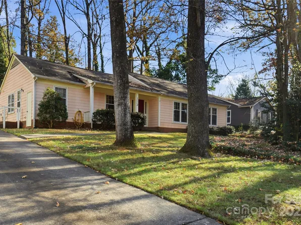 8239 Arrowsmith Ln, Charlotte, NC 28270