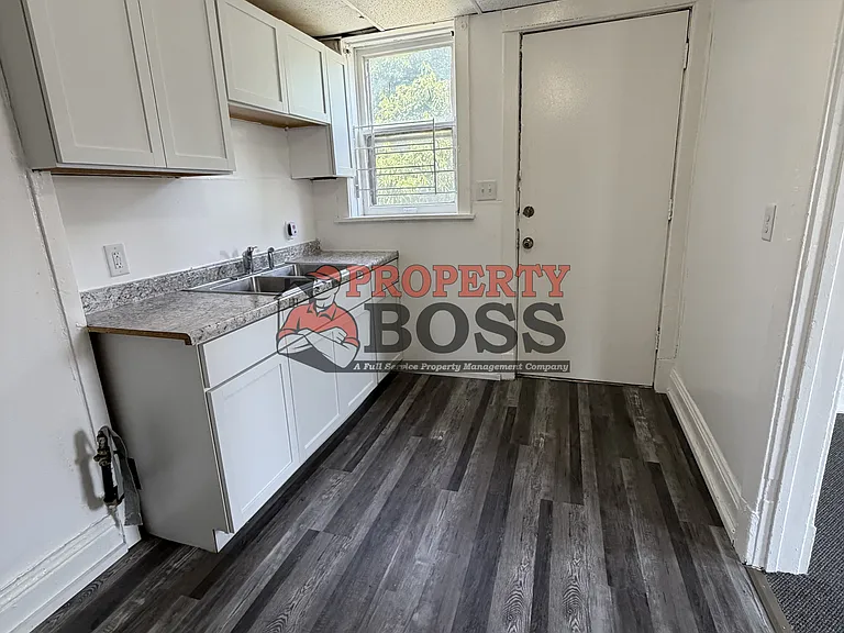 546 E 7th Ave — Photo 5