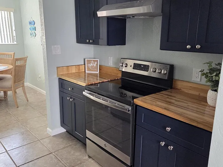 400 Beach Park Ln — Photo 6
