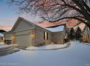 25409 Willowbrook Ct, Flat Rock, MI 48134