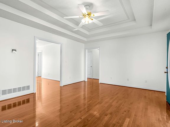 5th image of 155 W Emerald Cir