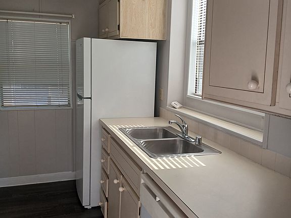 3rd image of 3233 SE 110th St Unit 28