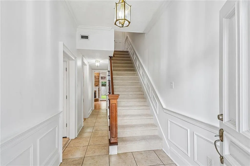 2 bed, 2.5 bath, 2500 sqft, $2,900 — Photo 3
