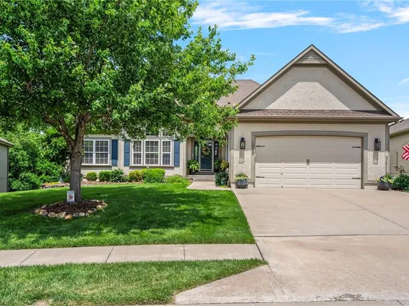 1522 Ventnor Ln, Raymore, MO 64083