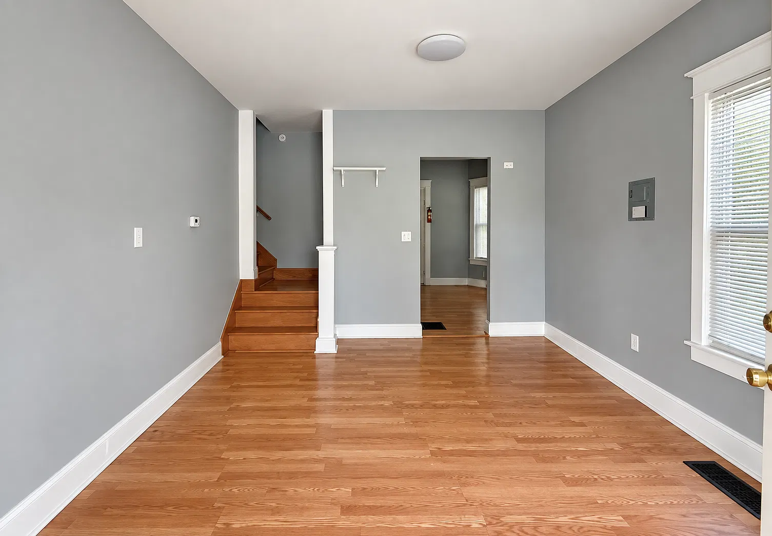 337 Riverside Dr — Photo 2