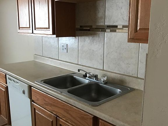 3rd image of 1252 Dewar Dr