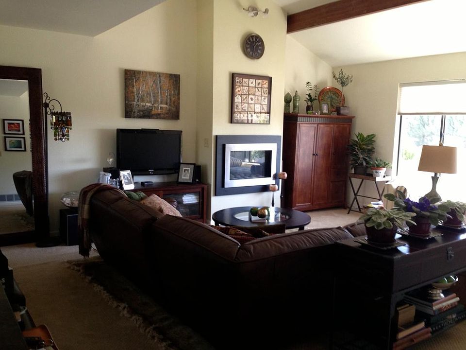 Living Room Vaulted ceilings