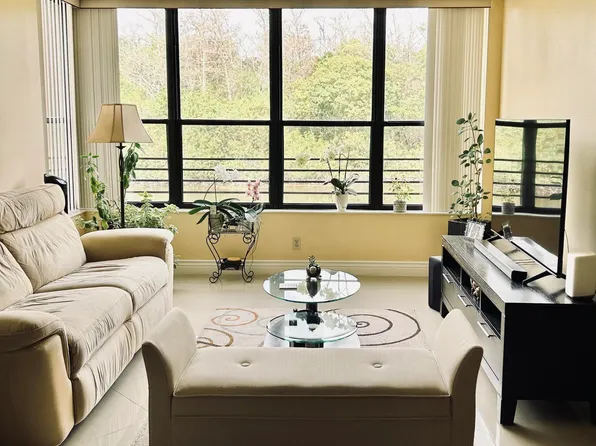 2660 Carambola Circle N #205, Coconut Creek, FL 33066