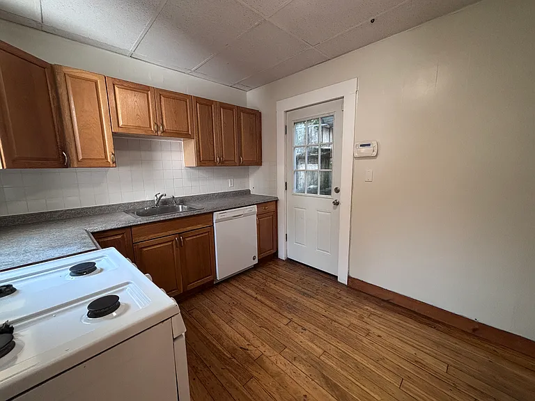 376 McGrath Hwy — Photo 9