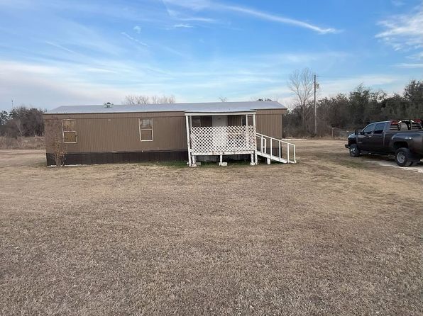 207 Private Road 1606