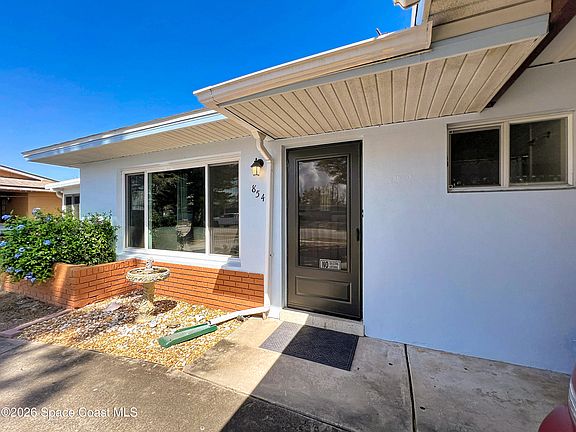 5th image of 854 Angle St NE