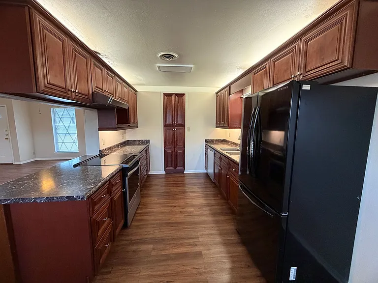 3403 Colony Dr — Photo 8