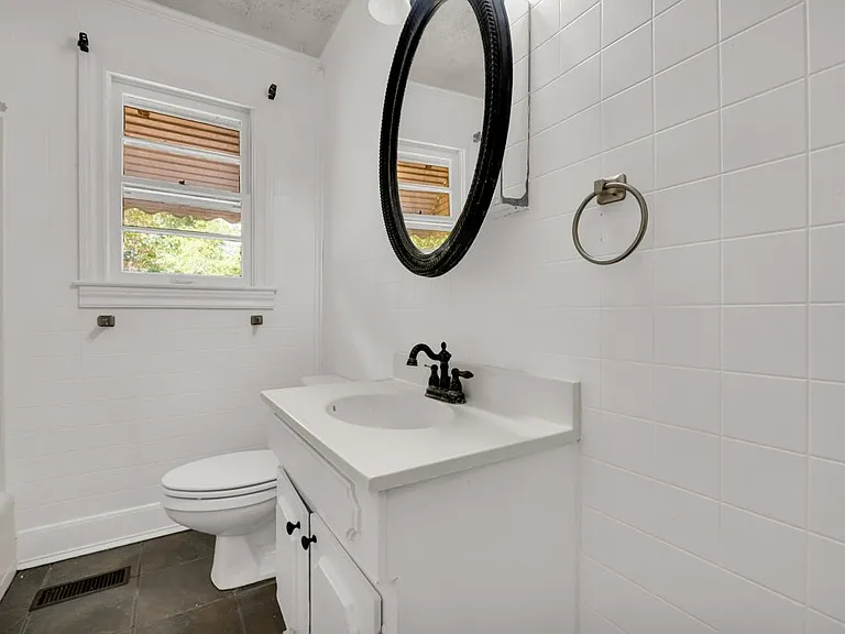 132 Juanita St — Photo 10
