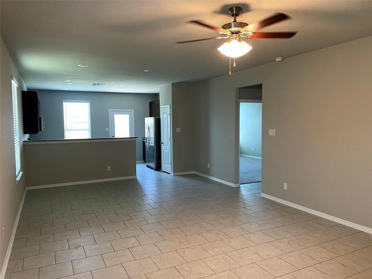 4 bed, 2.5 bath, 2074 sqft, $2,100 — Photo 3