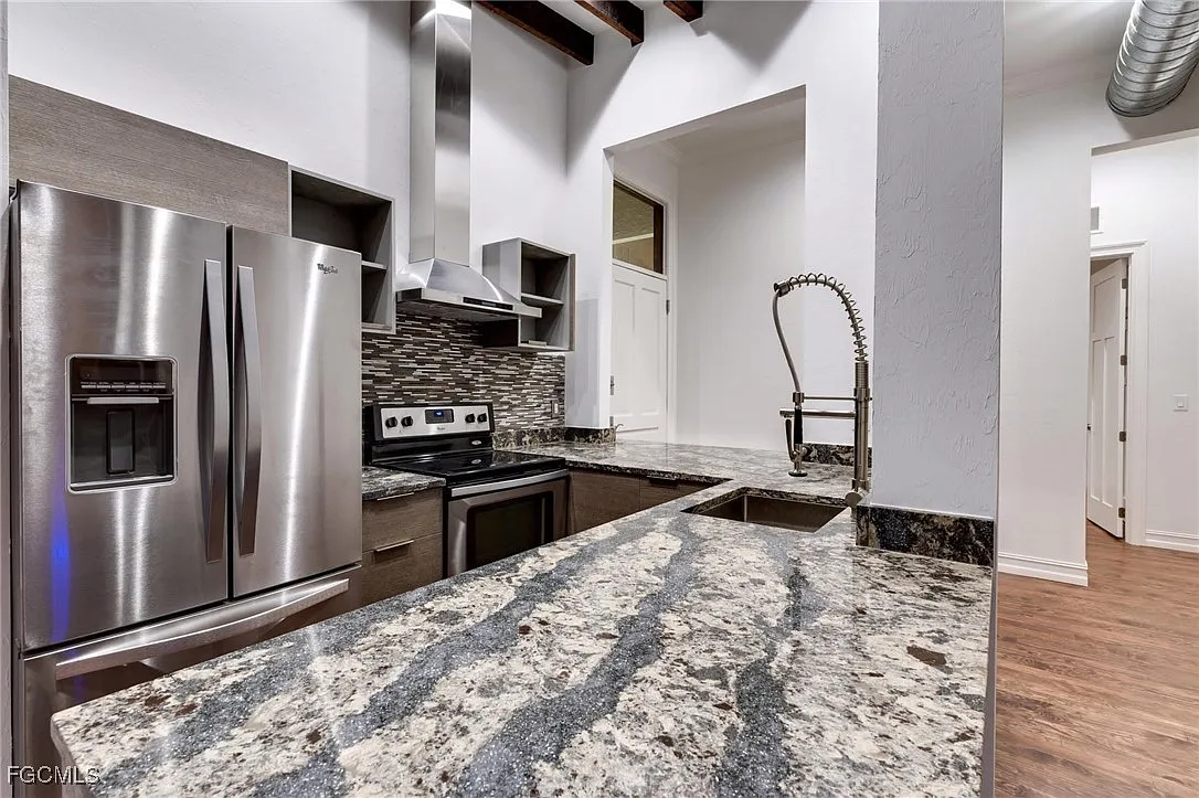 2 bed, 2.0 bath, 900 sqft, $2,300 — Photo 3