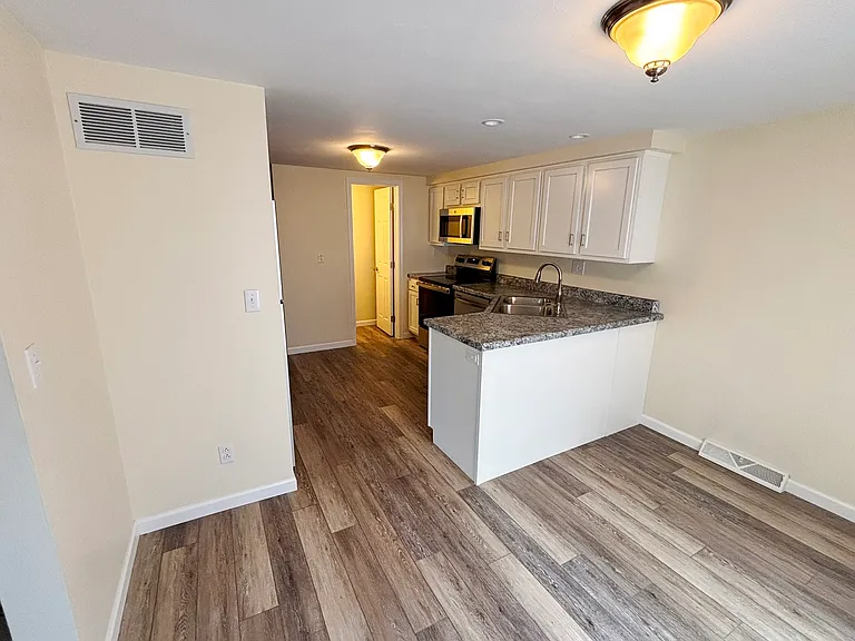 912 Cedar St — Photo 4
