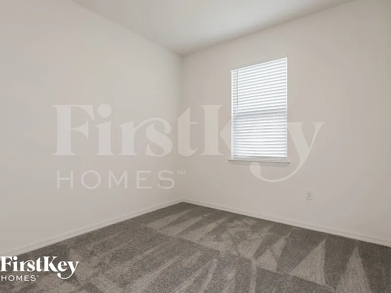 204 Windsor Reserve Dr — Photo 12