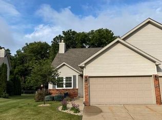 10 Crystal Ct, Bloomington, IL
