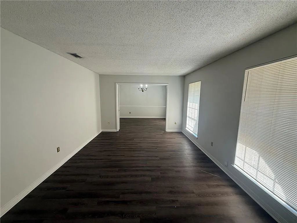 4 bed, 2.0 bath, 1980 sqft, $1,550 — Photo 4
