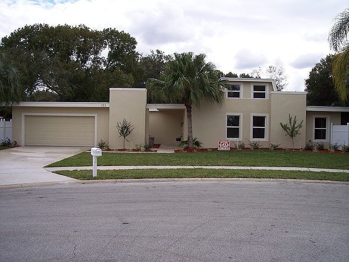 FRONT OF HOUSE