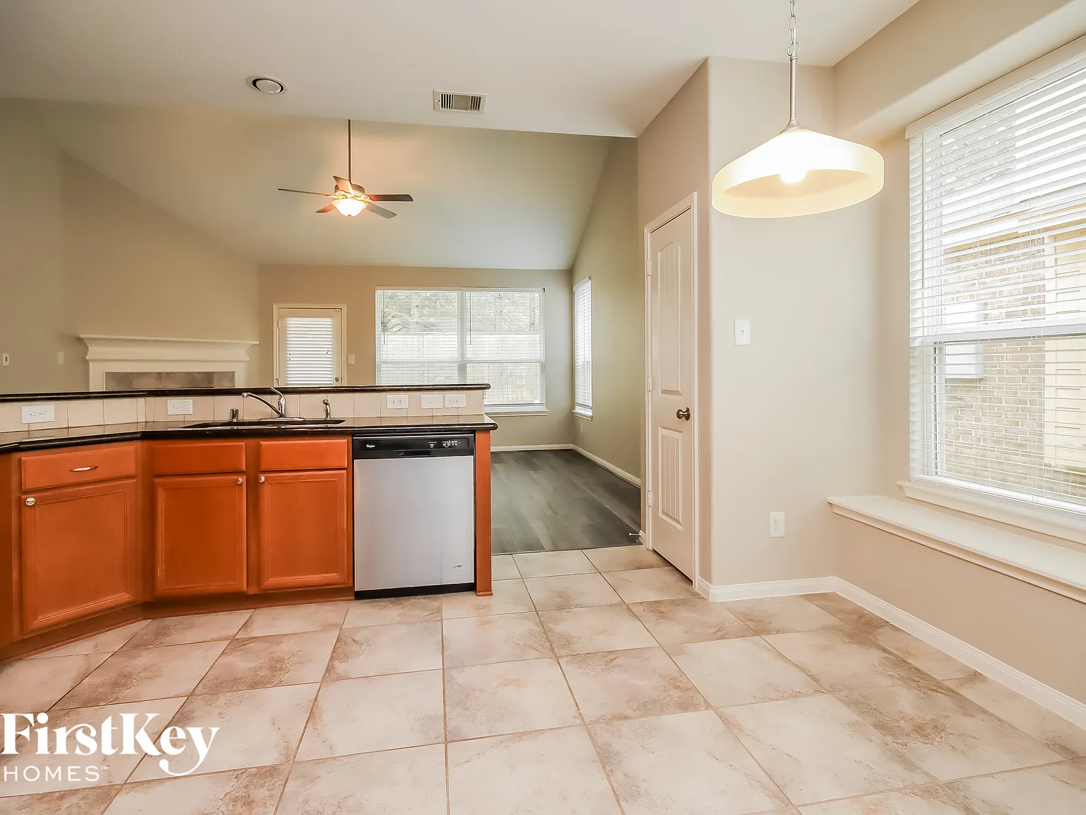 4 bed, 3.5 bath, 2790 sqft, $2,705 — Photo 4
