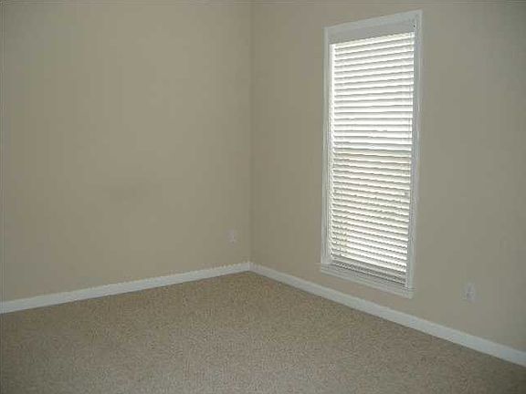 5th image of 637 Somerset Dr