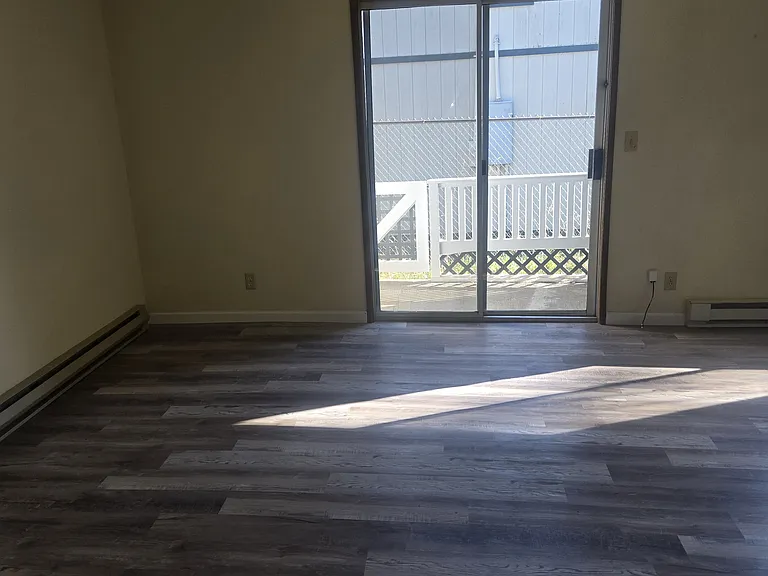 182 Molly St #6 — Photo 4