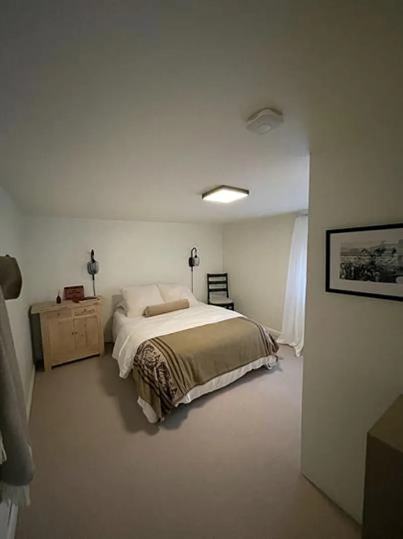 Beautiful remodeled 2 bedroom, 1 bath house on Rouse Ave. — Photo 3