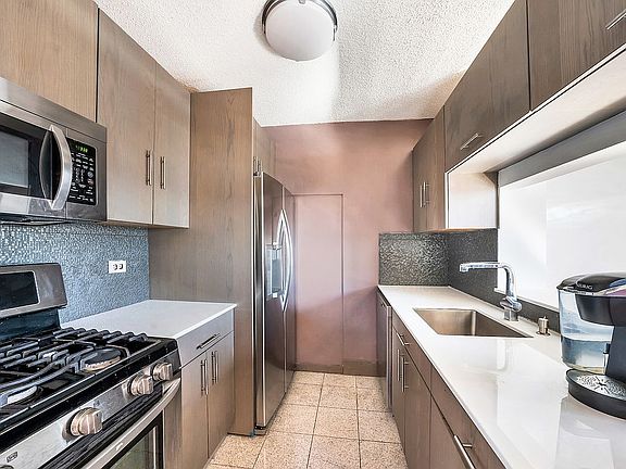 5th image of 4-74 48th Ave APT Ph2h