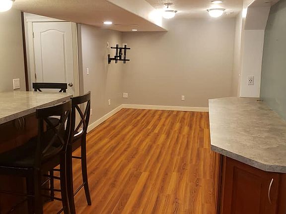 4th image of 1035 N 130 W
