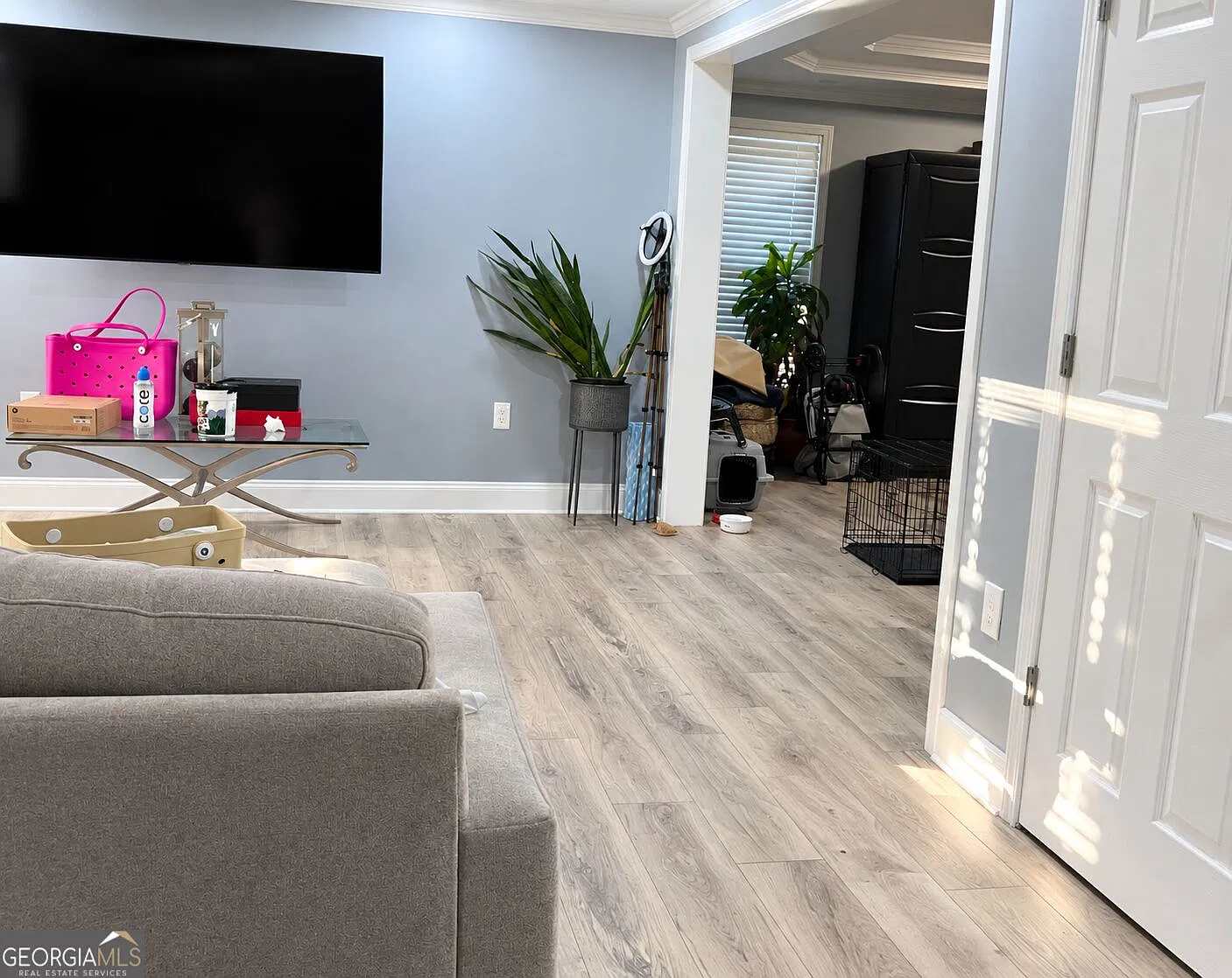 2 bed, 1.0 bath, 3814 sqft, $2,000 — Photo 2