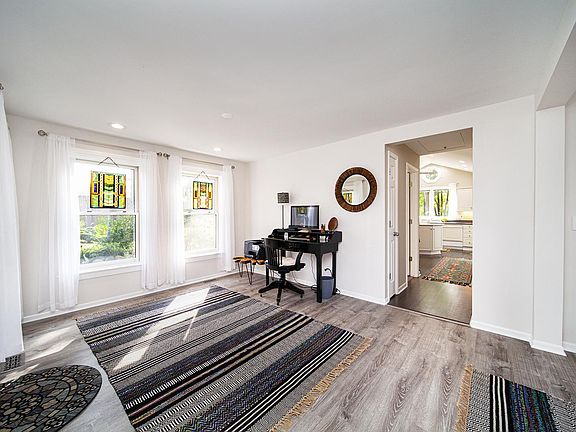 4th image of 20757 W Park Ave