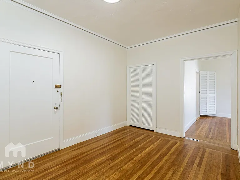 848 Erie St #4 — Photo 7