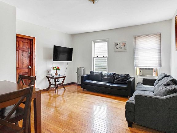 3rd image of 9314 202nd St