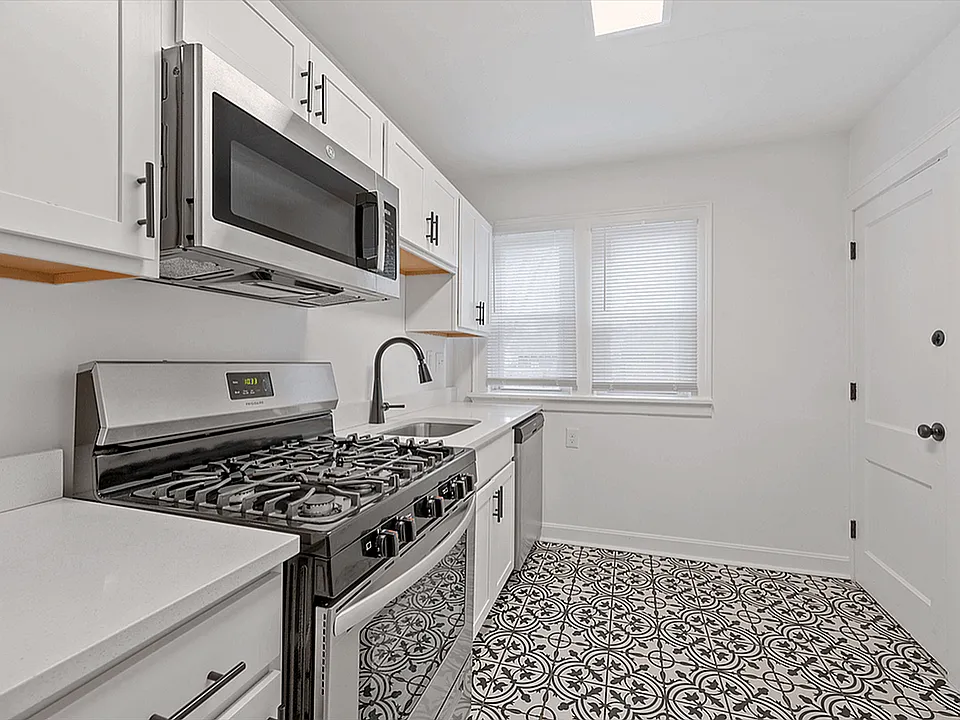 4002-4013 Blaney Ave
