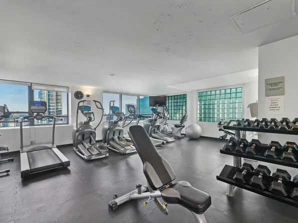 240 East 47th Street image 14 of 17