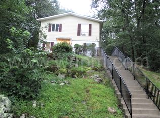 17 Clover Ter, Lake Hopatcong, NJ 07849