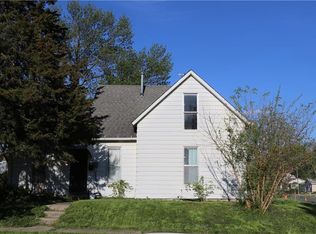 208 S 4th St, Indianola, IA 50125