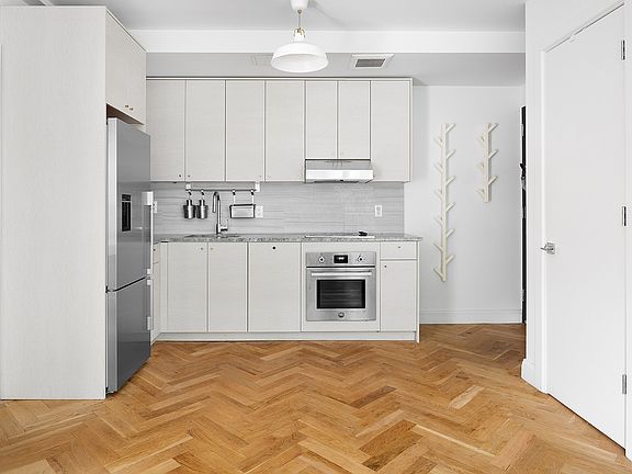 3rd image of 531 Vanderbilt Ave APT 1B