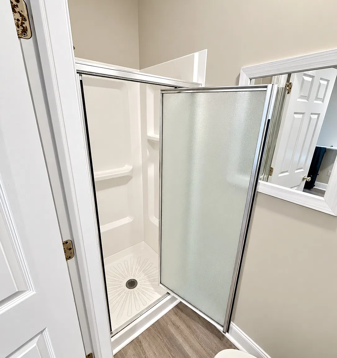Studio, 300 sqft, $1,300 — Photo 3