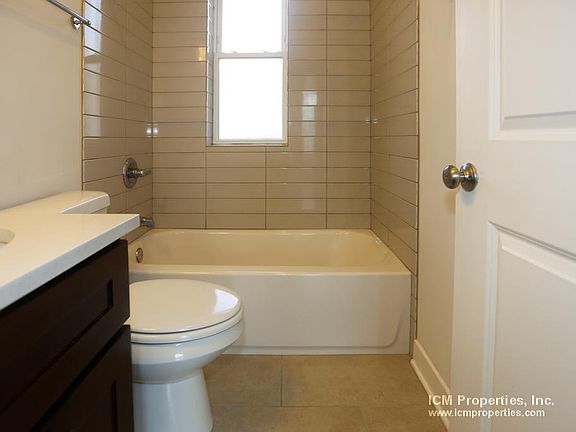 4th image of 1600 W Belle Plaine Ave #16021