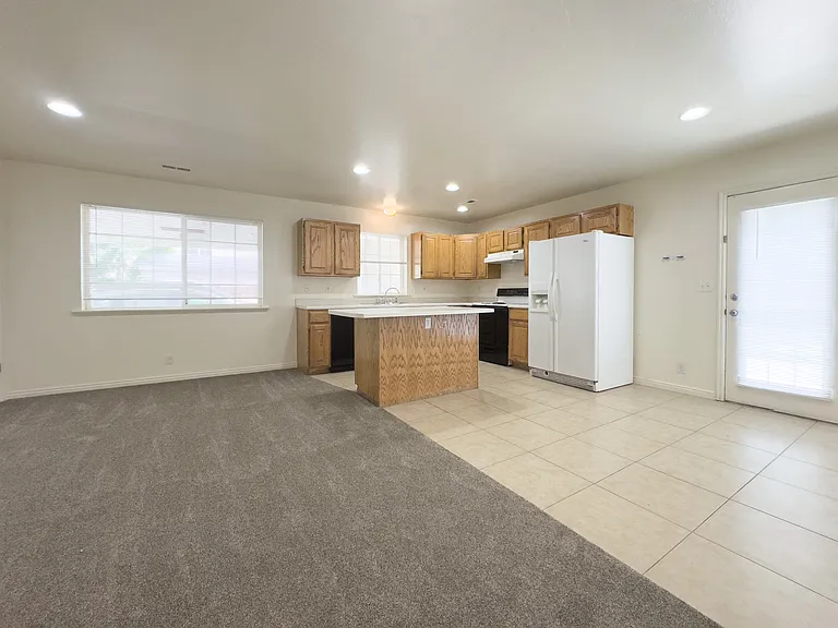 312 W 500 N — Photo 19