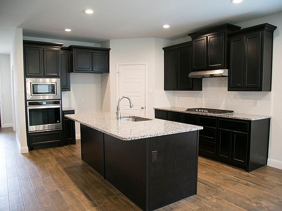 5th image of 3701 Trillium Dr