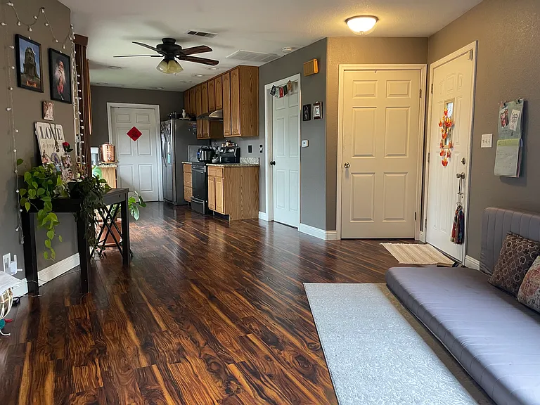 38160 Hastings Ct — Photo 2