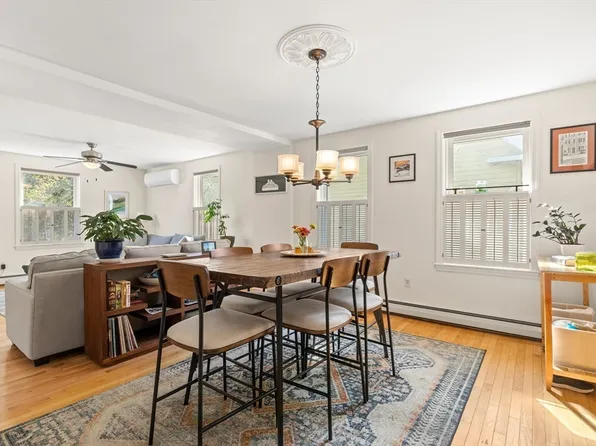 354 Cabot St APT 4, Beverly, MA 01915